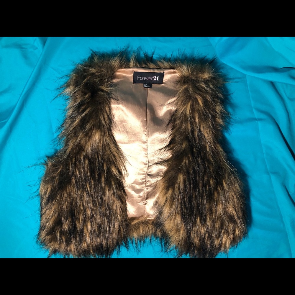 Forever 21 faux fur vest (size small)